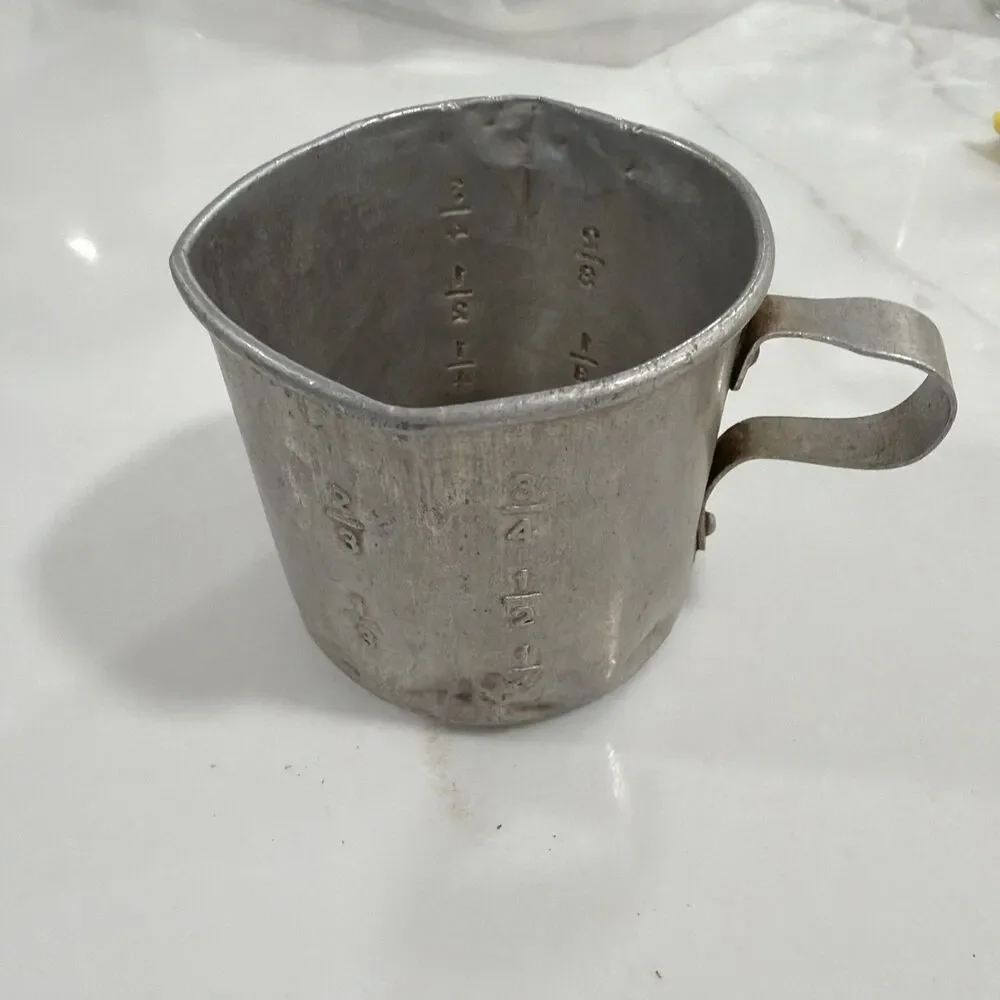 Vintage Aluminum Measuring Cup Metal 1 Cup 8 oz Handle Spout Country Decor